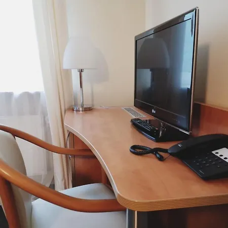 Meuser Hotel *